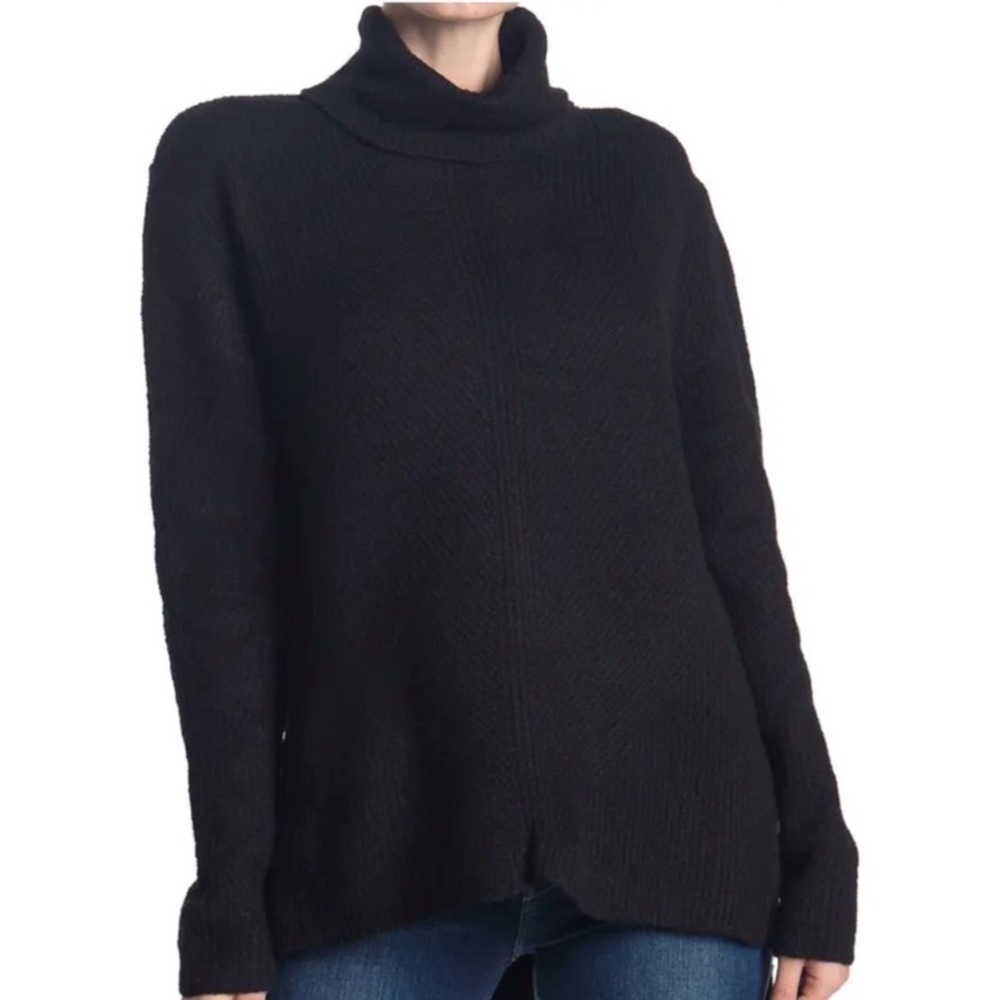 Sweet Romeo Turtleneck Sweater. Ribbed texture. Hi low. Black. Size S. NWT